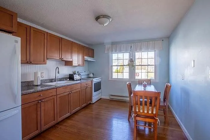 20 Beacon Ave — Photo 4