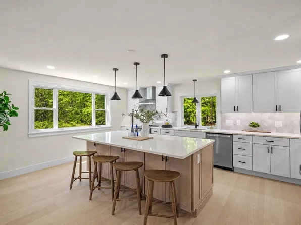 20 Hawkewood Road, Sandown, NH 03873