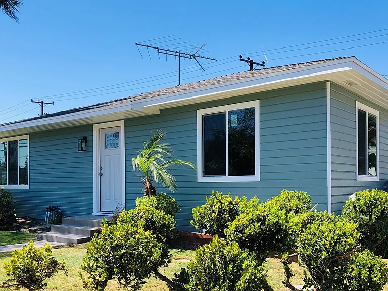 321 E Silva St — Photo 2