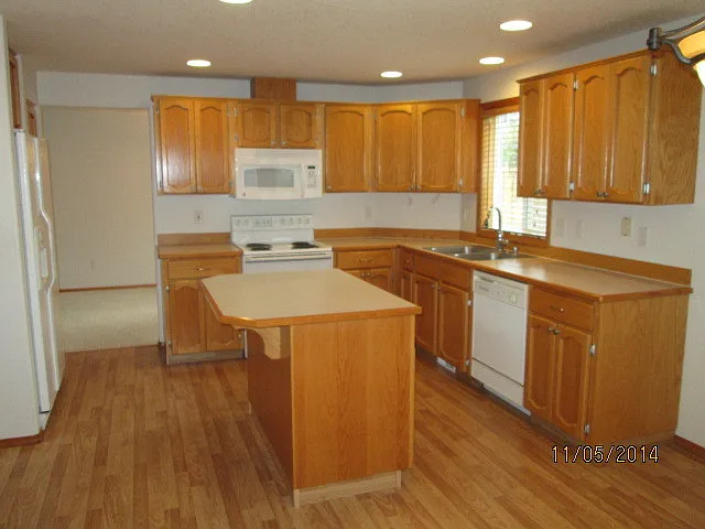 3310 NE 164th Ct — Photo 6