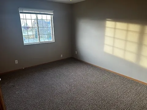 1024 Arcadia Dr — Photo 2