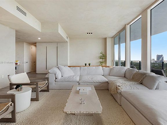 4th image of 2831 S Bayshore Dr Unit 1606