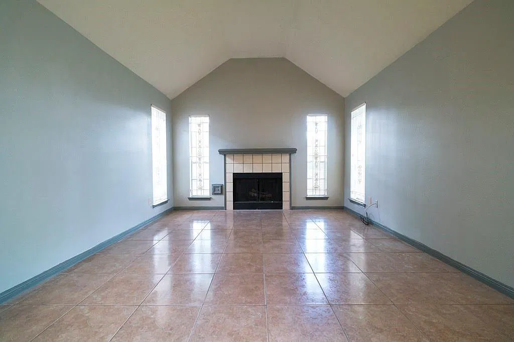 4 bed, 2.0 bath, 1726 sqft, $2,000 — Photo 4