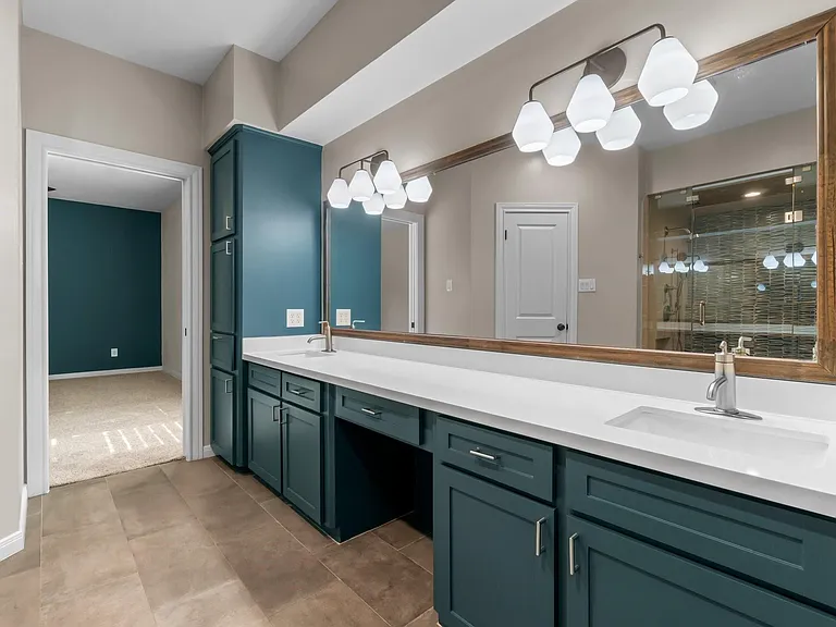 7 Elwood Hills Ct — Photo 32