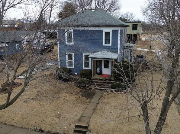 800 1st Ave SW, Waverly, IA 50677