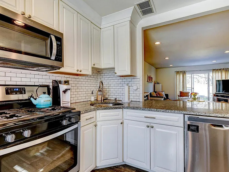 72 Quince Ct — Photo 2