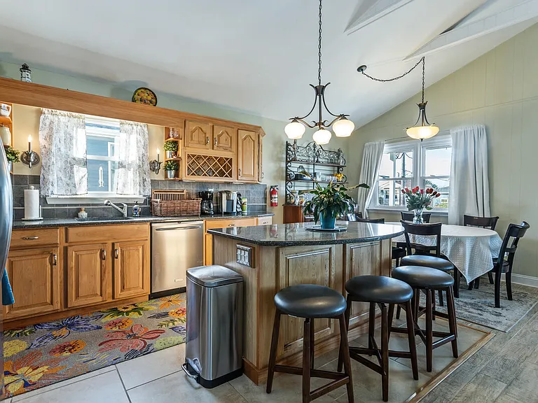 606 W Beach Ave — Photo 51