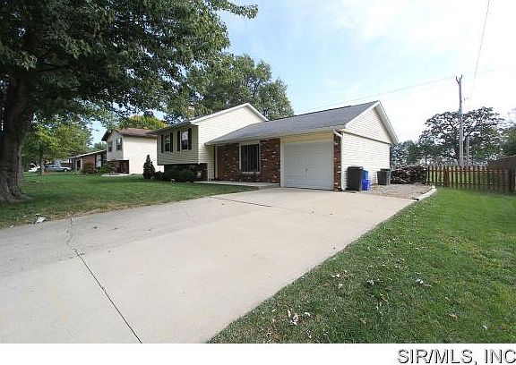 3rd image of 601 Pike Dr E