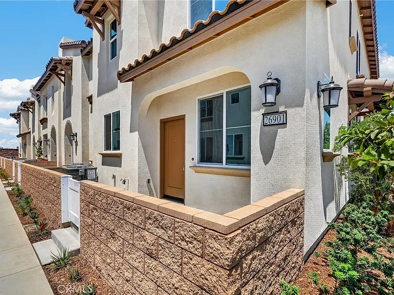 26901 Millerton St — Photo 2