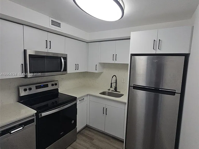 8101 Crespi Blvd #403 — Photo 5