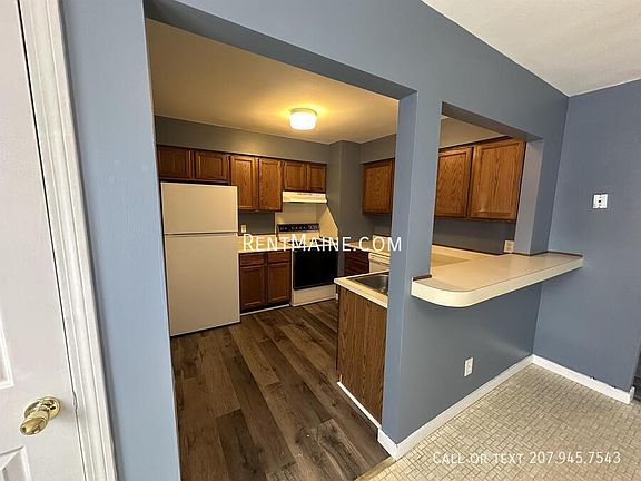 2nd image of 114 Main Rd S APT E