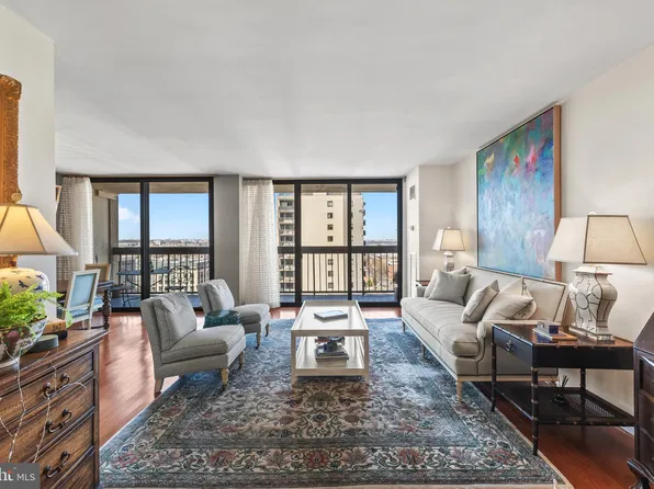 400 Madison St APT 1307, Alexandria, VA 22314