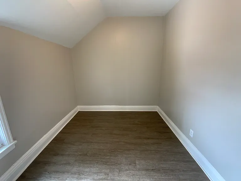 2 bed, 1.0 bath, $1,080 — Photo 12