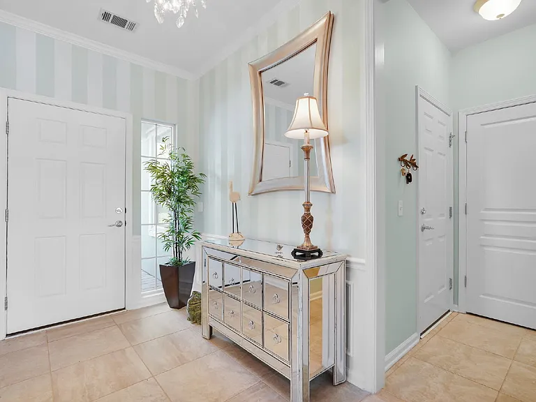 17 Thomas Bee Dr — Photo 8