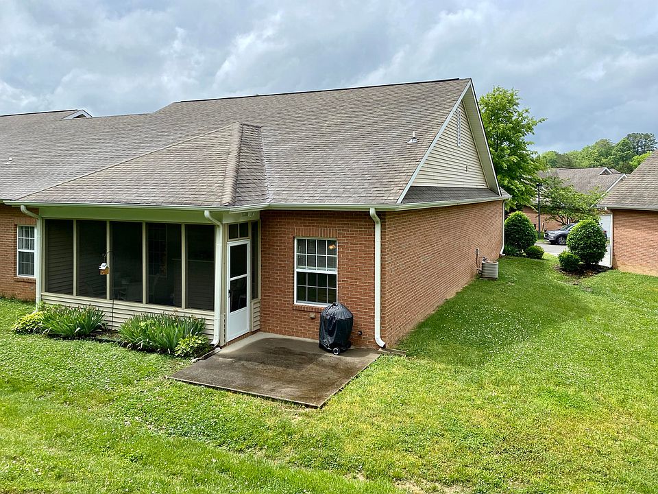 2nd image of 104 Devanshire Ct