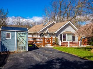 25 Alturas Rd, Highland Lakes, NJ 07422