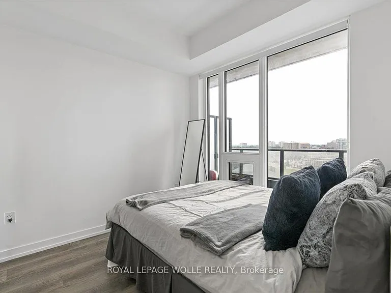 15 Wellington St S #1204 — Photo 15