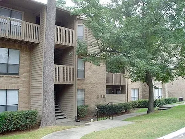 Riverwalk Apartments — Photo 2