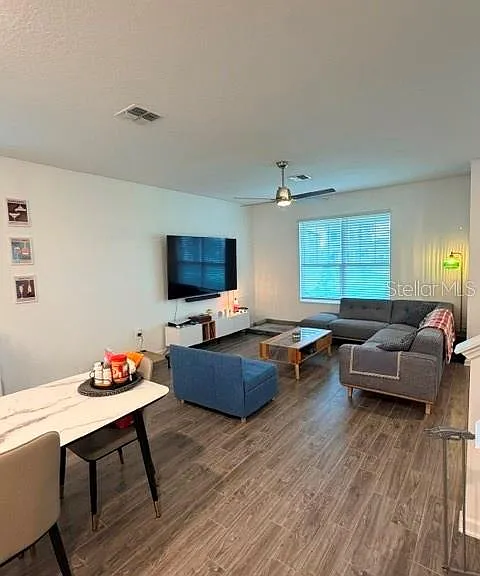 1704 Friendship Row — Photo 16