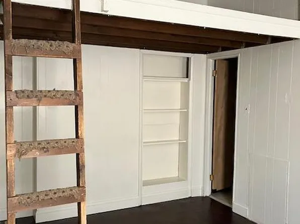 2538 South St APT 1R, Philadelphia, PA 19146