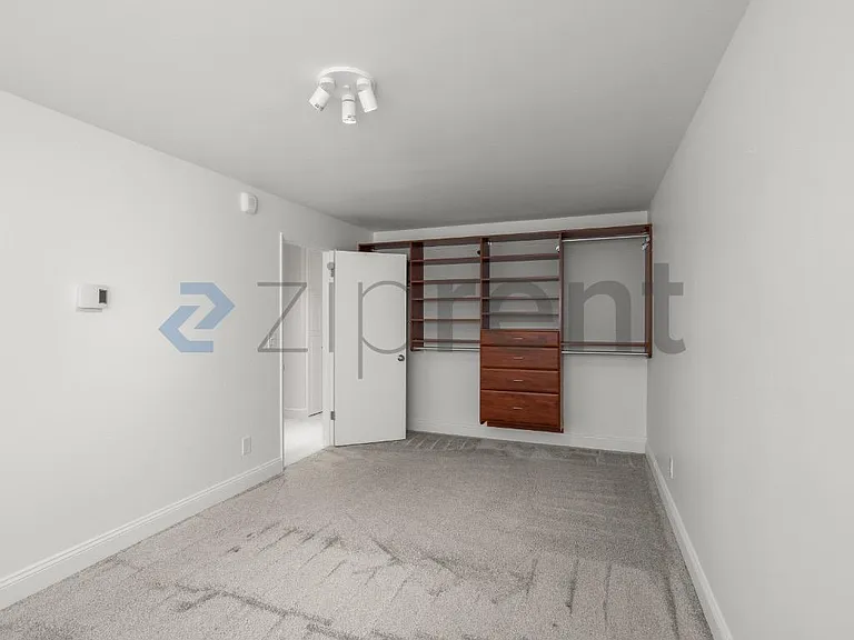 2501 Canterbury Ln E #222 — Photo 5