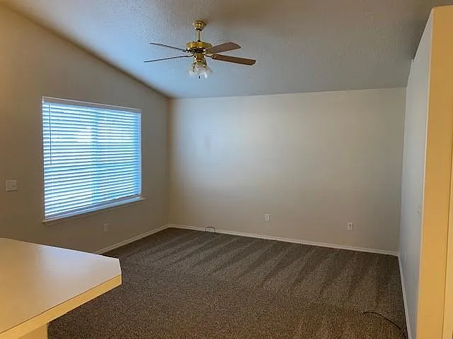 3 bed, 1190 sqft, $1,950 — Photo 2