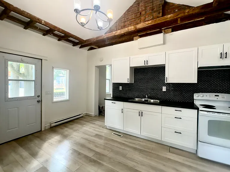 107 Erie Ave #1 — Photo 5