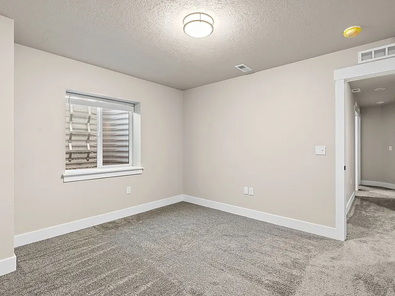 615 N Locust St — Photo 14