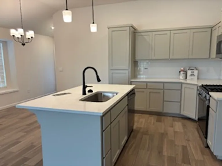 18200 Austin Ct — Photo 4