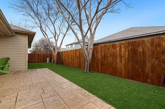 3 bed, 2088 sqft, $2,300 — Photo 2