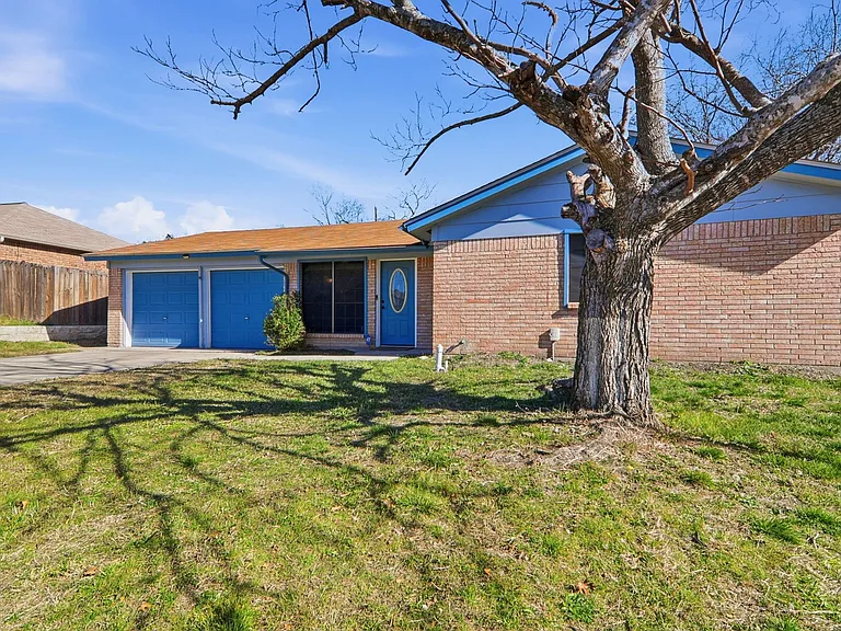 1403 Little St — Photo 3