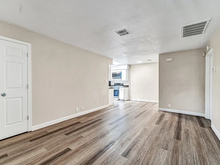 317 W Hononegh Dr #7 — Photo 6