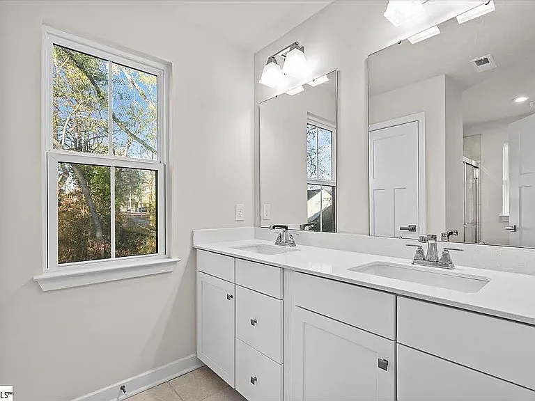 73 Connaught Ct — Photo 21