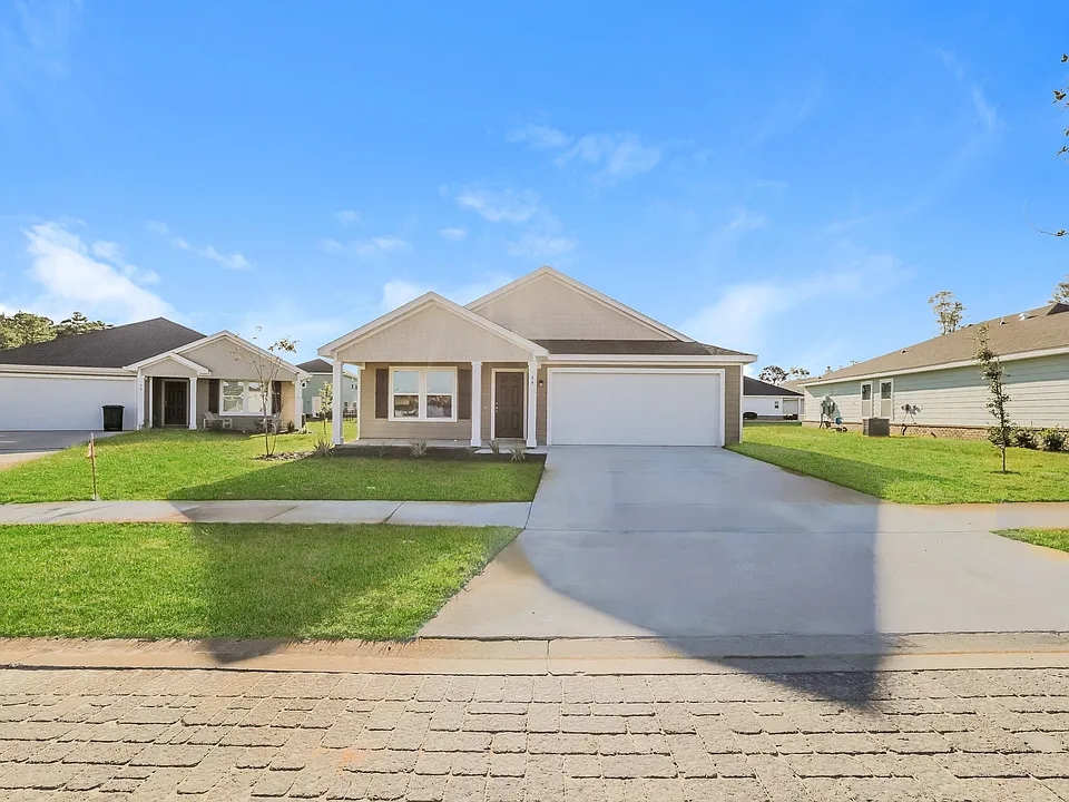 560 Riverwalk Cir