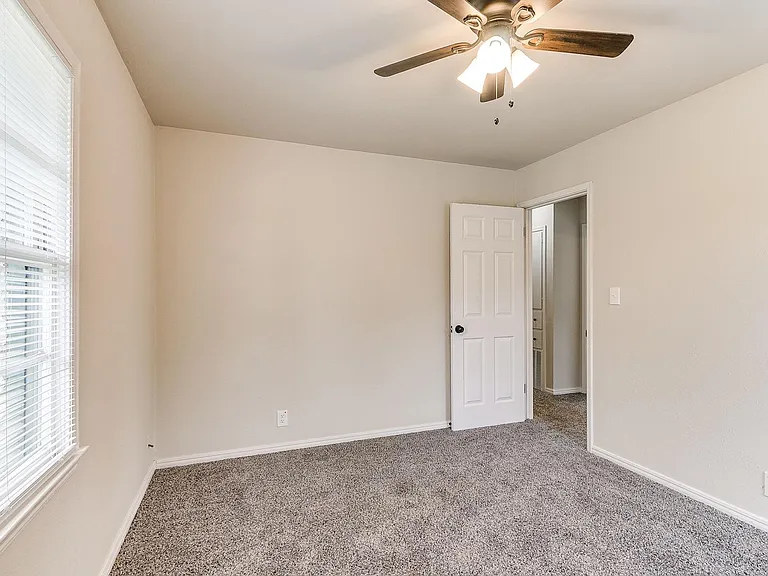 2221 Churchill Pl — Photo 9