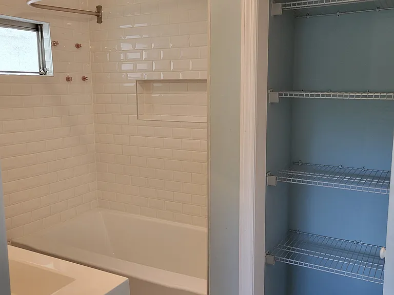 4153 Athens Ave — Photo 10