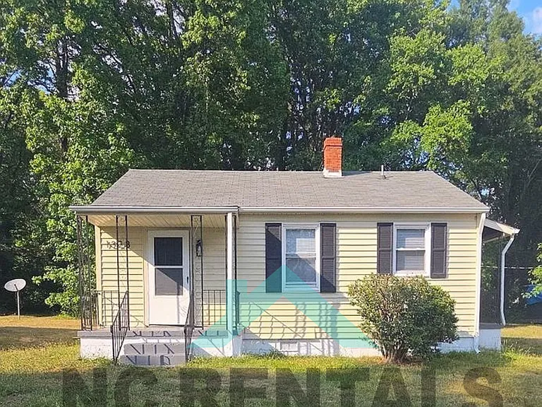 1323 Mayfair Ave — Photo 1