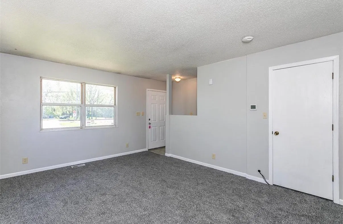 2 bed, 900 sqft, $1,200 — Photo 3