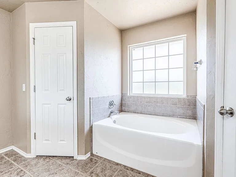 1104 Westridge Dr — Photo 22