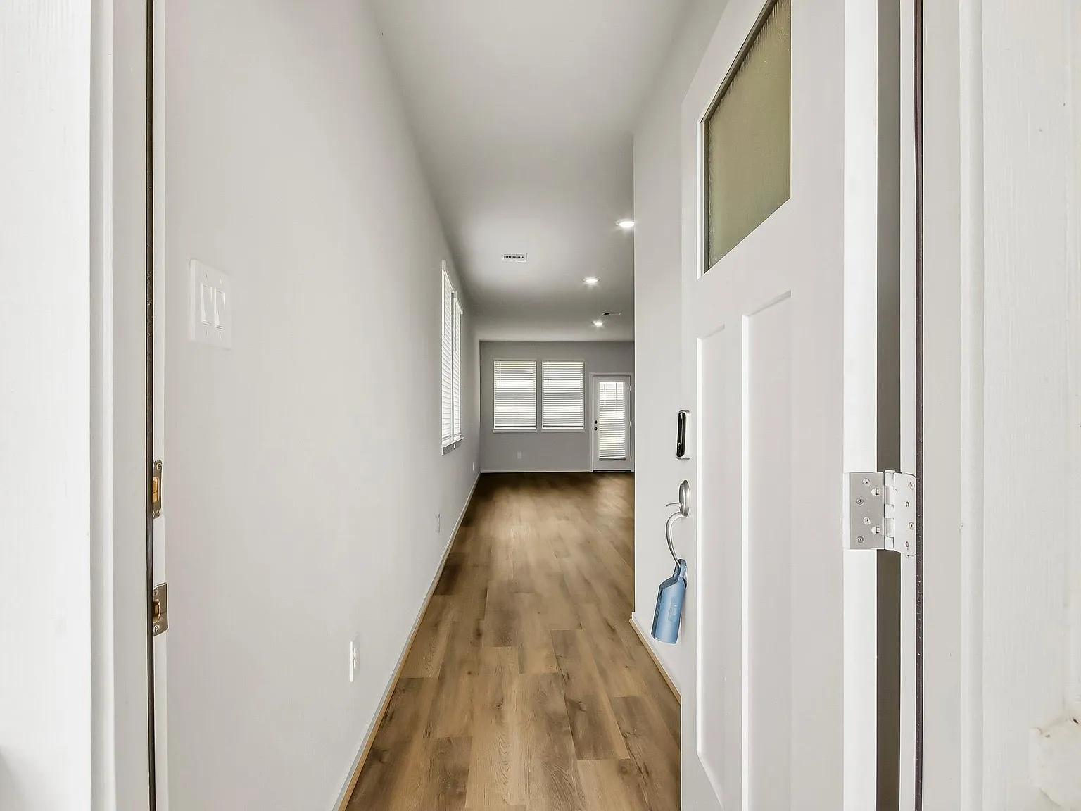 3 bed, 2.0 bath, 1414 sqft, $1,950 — Photo 3