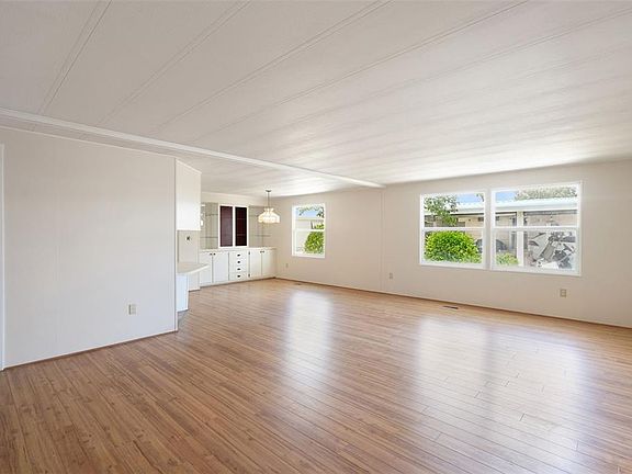 5th image of 723 Viking Ave
