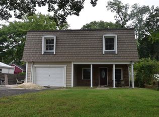 14 Woodland Rd, Spotswood, NJ 08884