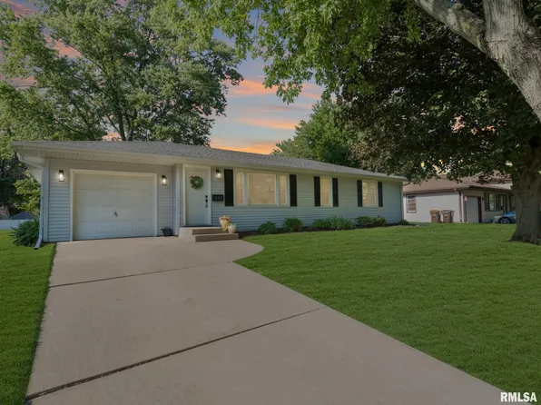 341 E Fernwood St, Morton, IL 61550