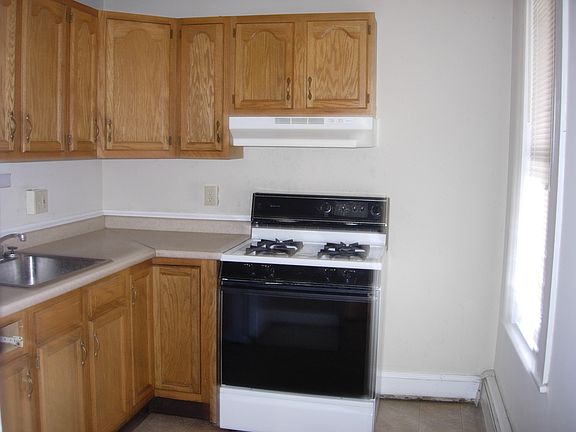 655 Mulberry St. Kitchen