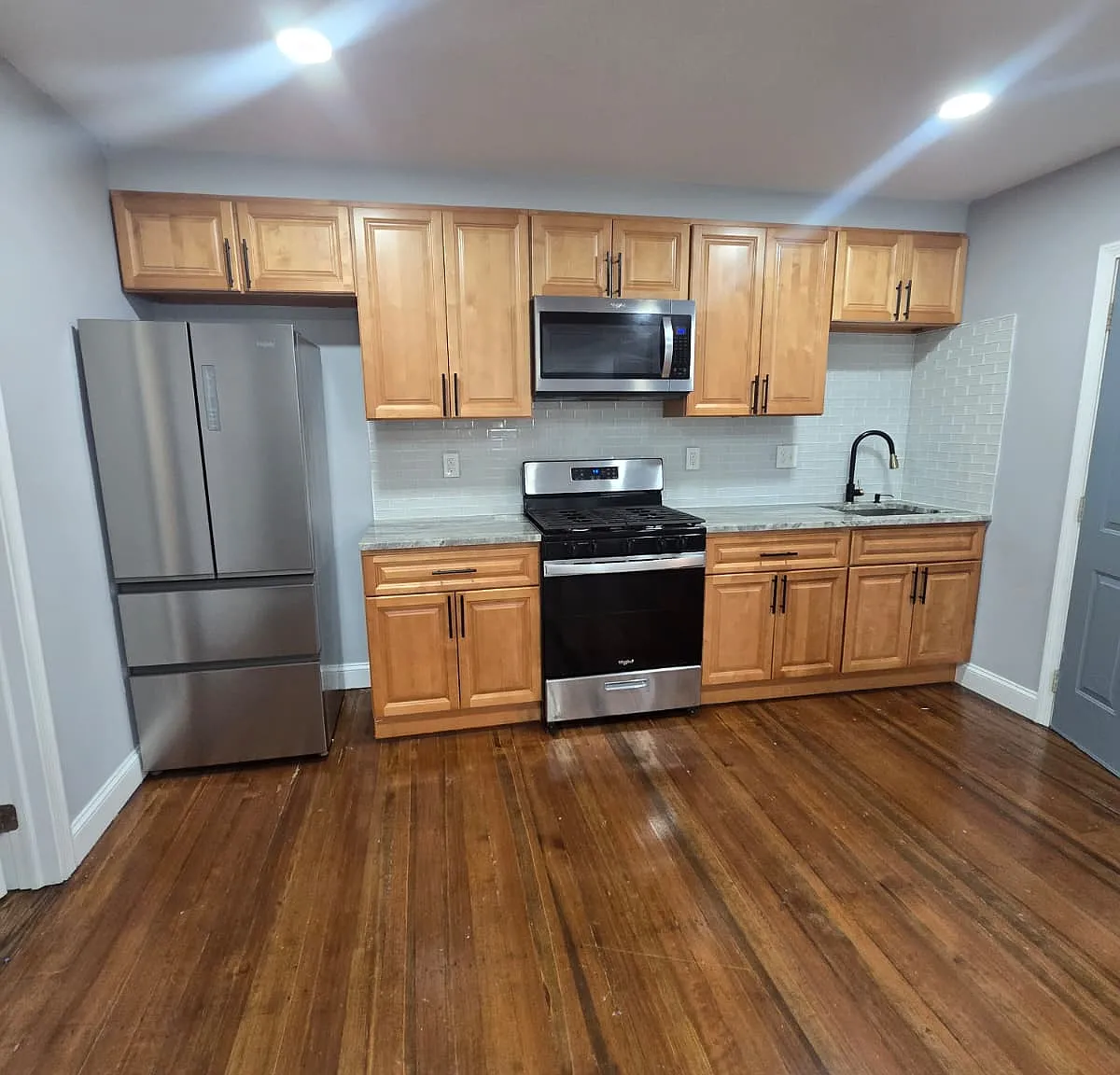 3 bed, 1100 sqft, $2,800 — Photo 2