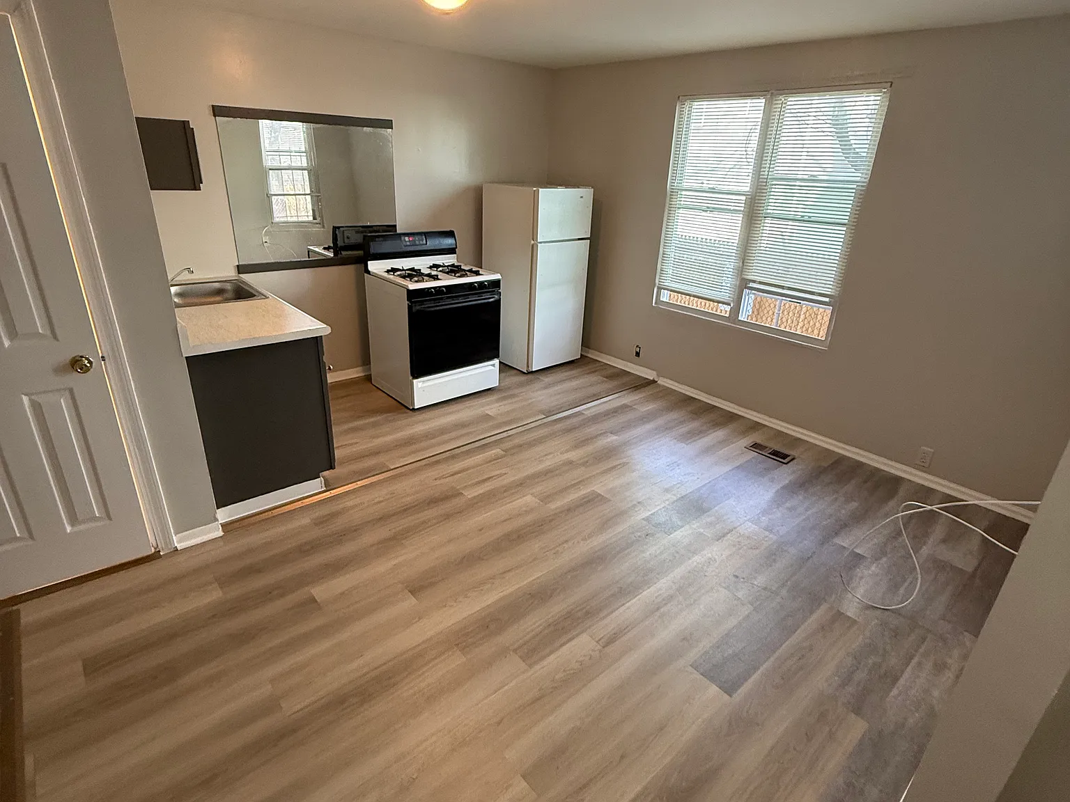 Studio, 400 sqft, $1,175 — Photo 4