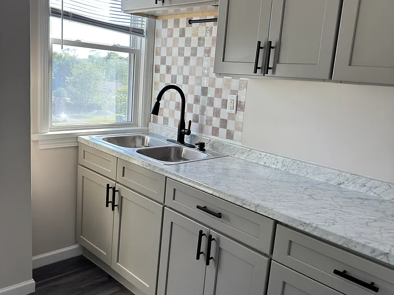 24 Potter St #3 — Photo 3
