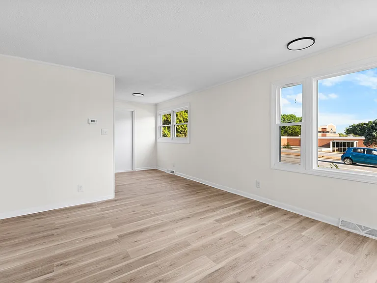 1471 Miller St — Photo 3