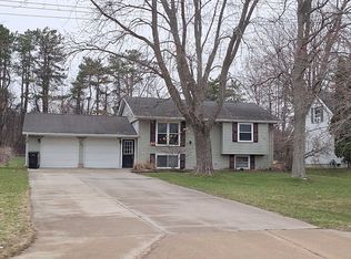 5667 Landsburg Rd, Fennville, MI 49408