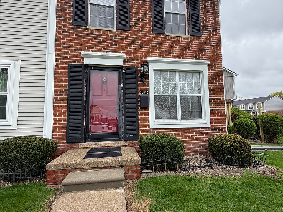 1st image of 36642 Park Place Dr